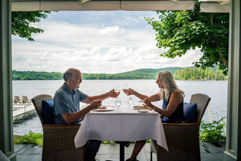 Profitez de notre terrasse sur le lac