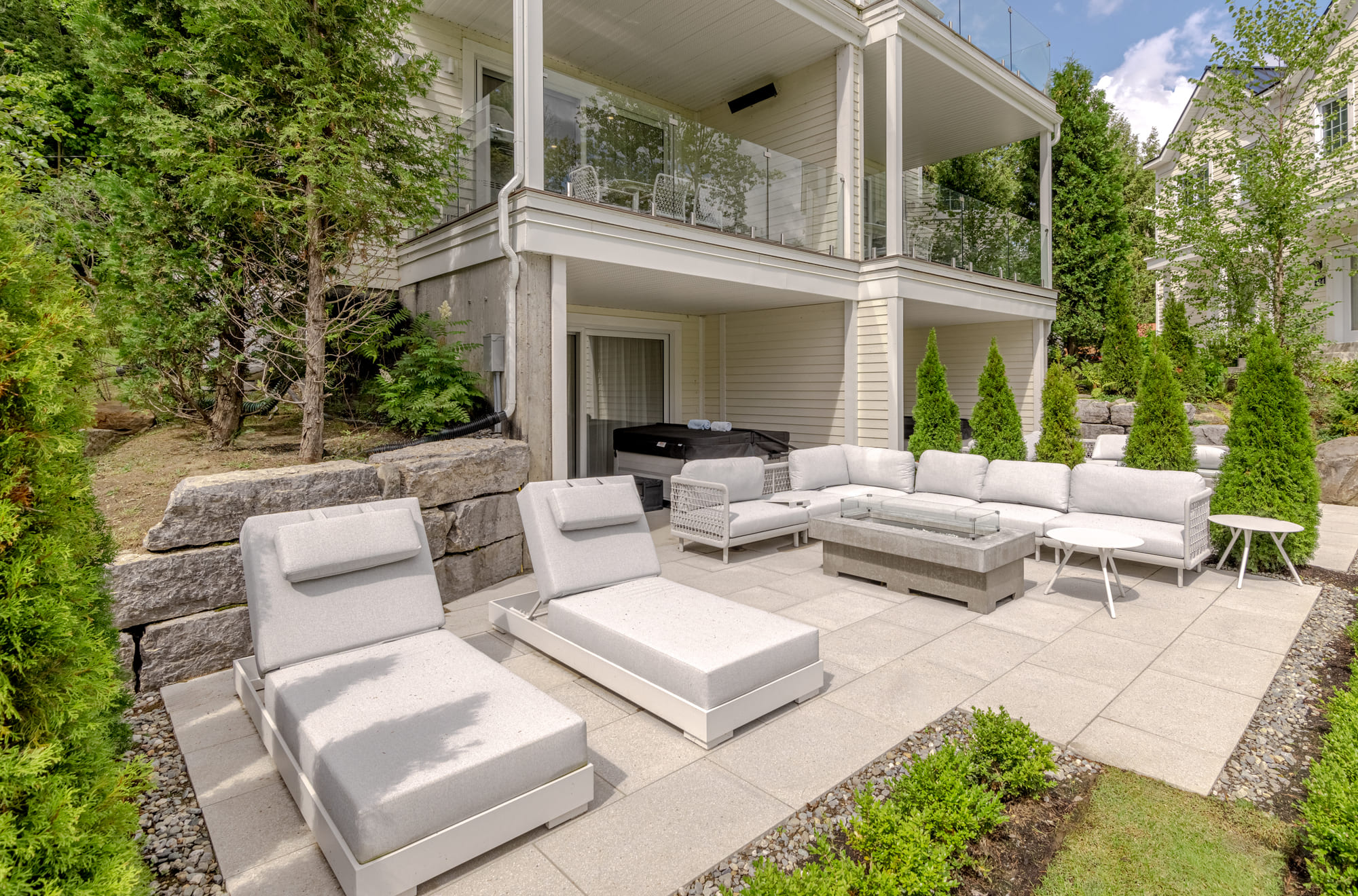 Espace extérieur privé d’une villa offrant confort et intimité au Ripplecove